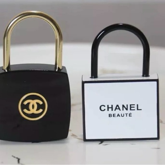 La Collection CHANEL BEAUTE Padlock and Key Set VIP Gift w/Purchase NIB-SEALED! - Picture 7 of 9